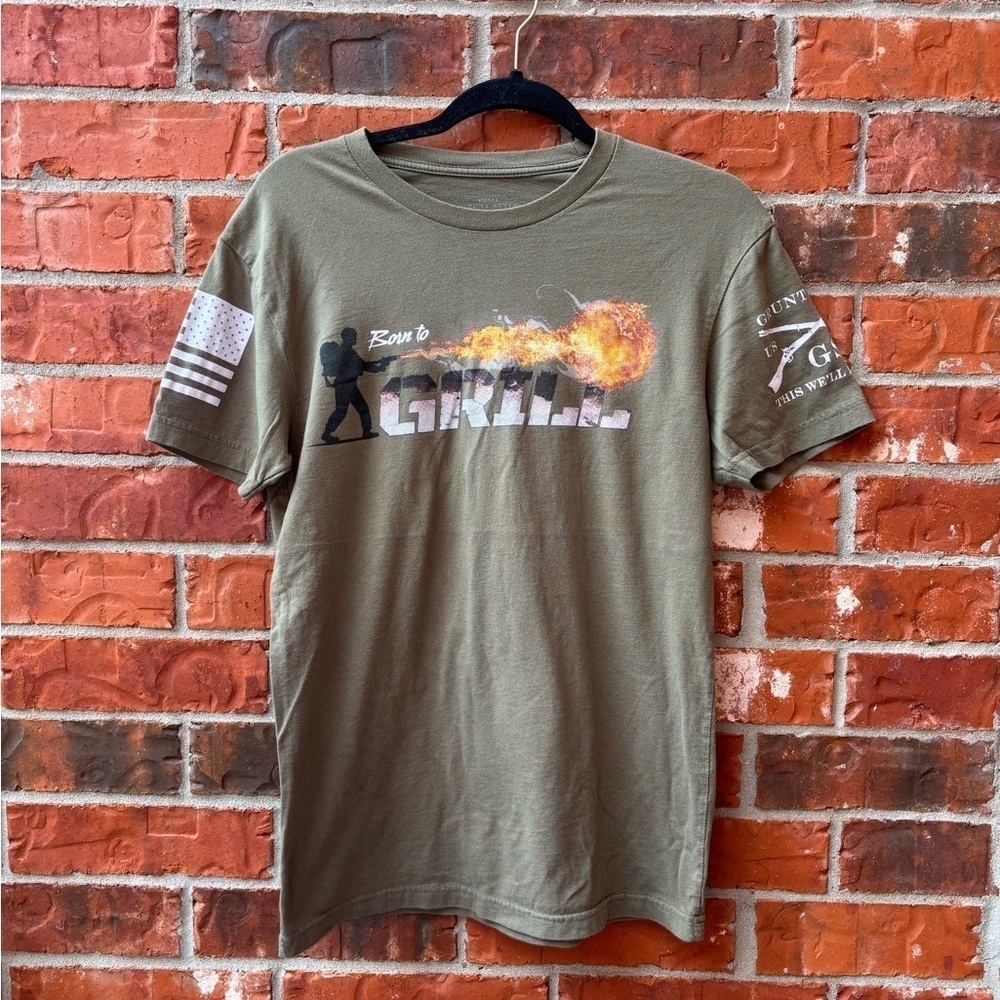 Grunt Style Mens Small Green Born To Grill Fire Short Sleeve Graphic Tshirt